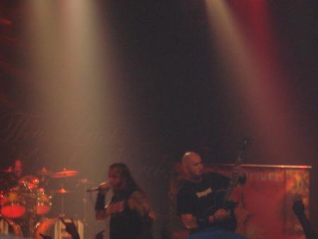 CHANTEUR ET GUITARISTE DE DEVIL DRIVER